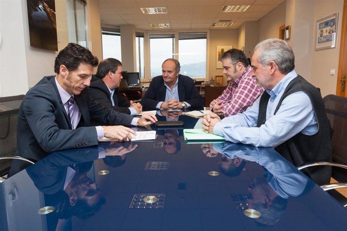 Reunión del consejero con el alcalde de Liendo