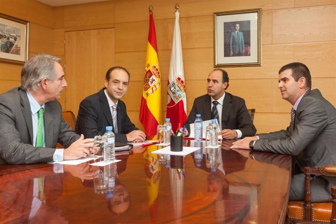 Reunión de Diego con los directivos de Standard Cableteam