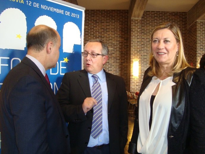 Del Olmo, antes de intervenir en el Foro