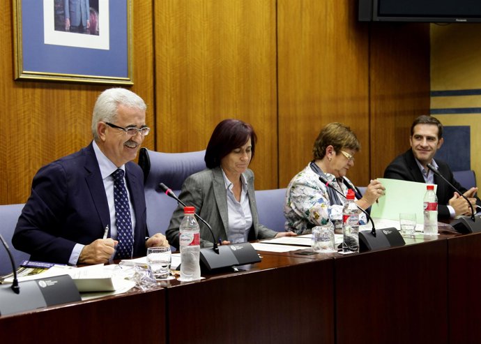 El consejero Manuel Jiménez Barrios en la Comisión de Asuntos Europeos