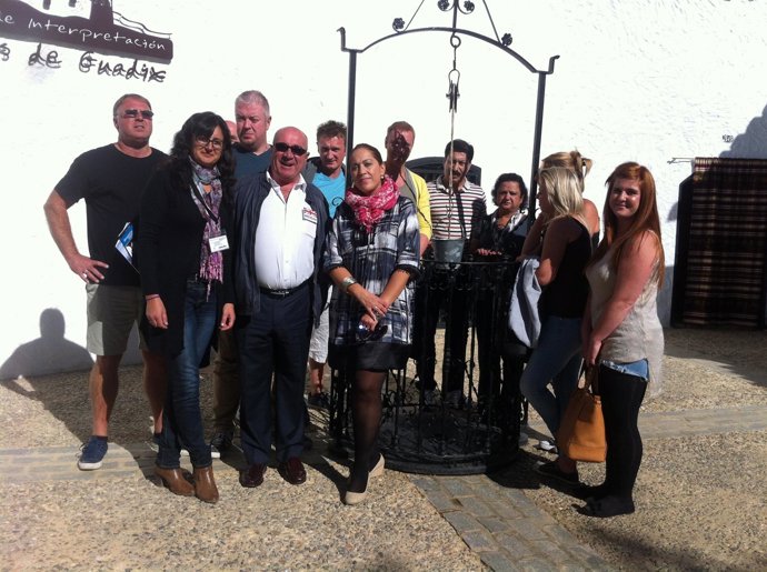 Grupo de personas del canal de Reino Unido en Guadix