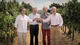 Josep Mª, Pere Ferrer y Pere Bonet de Freixenet, con Javier de las Muelas