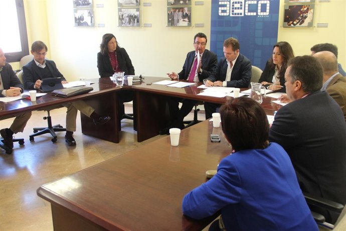Reunión del PP de Huelva con miembros de Aeco. 