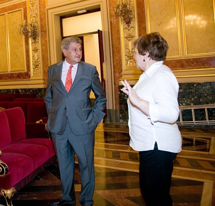 Jesús Posada y Celia Villalobos inspeccionando las obras