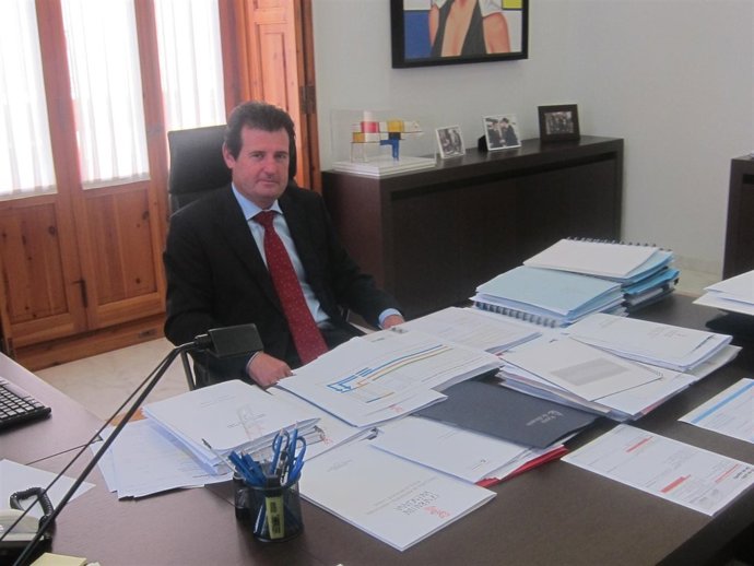 José Císcar en su despacho