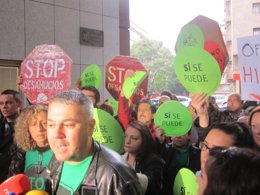 Gacía habla con los medios antes de entrar a declarar. 