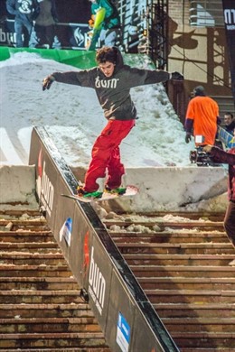 Burn instala una rampa de nieve gigante en La Vaguada