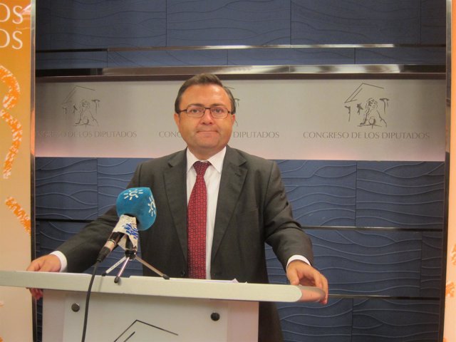 El coordinador de la interparlamentaria del PSOE-A , Miguel Angel Heredia