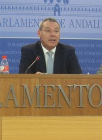 PSOE andaluz replica que aún está "en fase de estudio" la medida para garantizar suministros mínimos de agua y luz