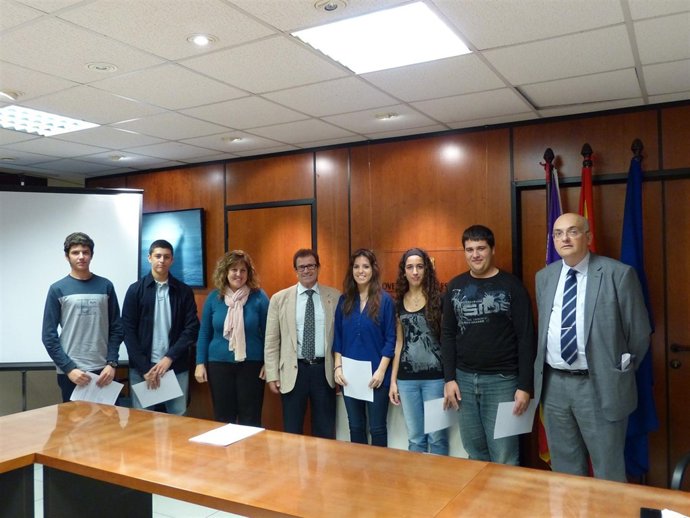 Entrega de becas para estudiantes de la UIB