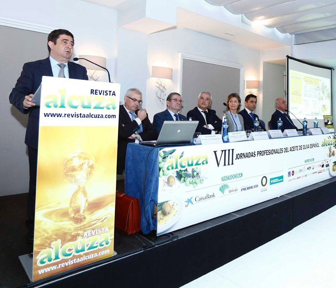 Reyes interviene en las jornadas sobre aceite de oliva organizadas por 'Alcuza.
