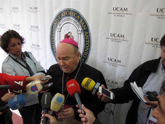 El arzobispo de Zaragoza, monseñor Manuel Ureña