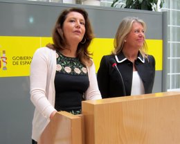 Carmen Crespo y Ángeles Muñoz, en la Delegación del Gobierno de Andalucía.