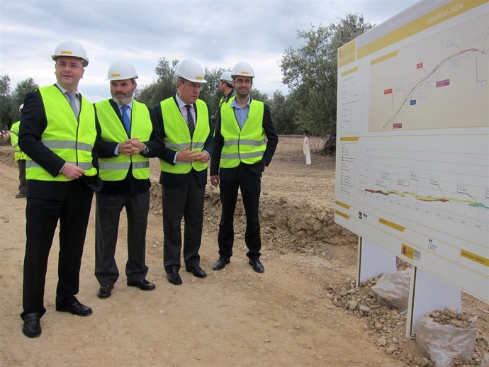 Gallego, Lillo y Fernández de Moya visitan las obras de AV Grañena-Jaén.