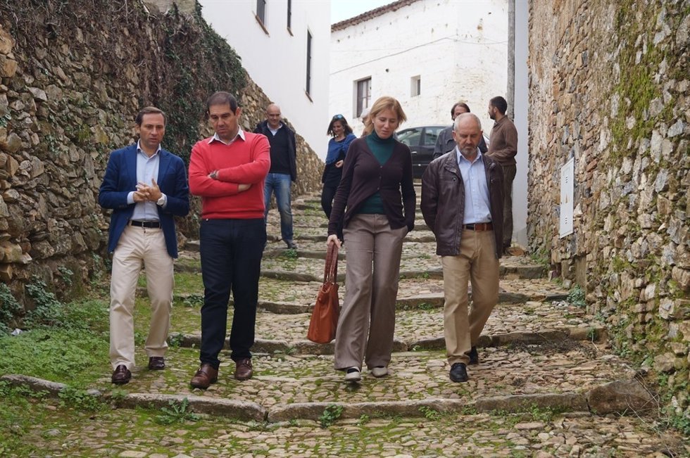 El diputado de Infraestructuras, Alejandro Márquez, en Fuenteheridos.