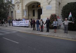 Abrazo simbólico ayuntamientos málaga conejo psoe-A