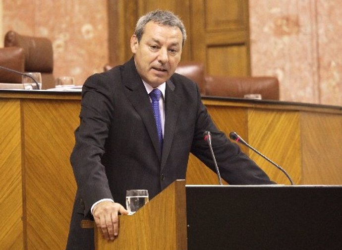 Francisco Álvarez de la Chica, durante su intervención en el Pleno del Parlament