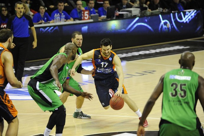 El Valencia acusa las bajas en Lyon y pierde el liderato del Grupo C     