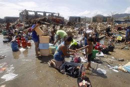 Supervivientes del tifón Yolanda en Filipinas