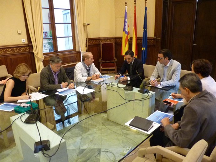 Conseller de hacienda con UGT