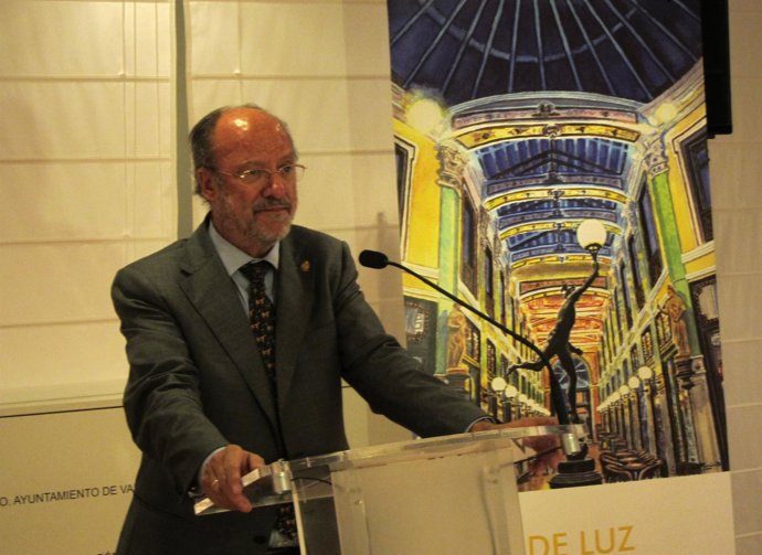 Alcalde en la presentación del la muestra de acuareles de 'Ríos de Luz'