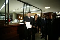 El PSOE recurre el decreto "ilegal y dictatorial" del cierre ante el TC