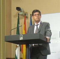 Valderas quiere que el decreto para garantizar suministros mínimos esté en 2014 y pide no "patrimonializar" la medida