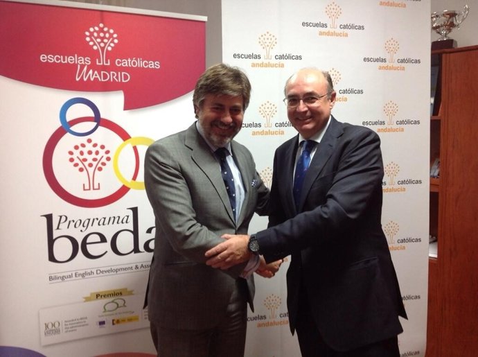 Firma del convenio de Escuelas Católicas