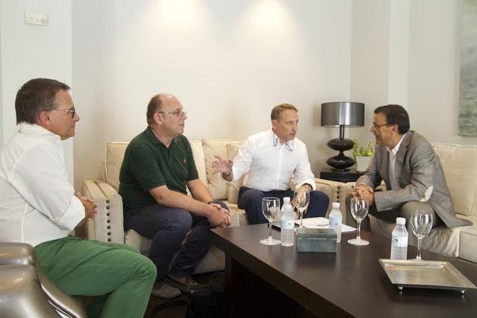 Reunión de Caraballo con representantes de touroperador checo. 