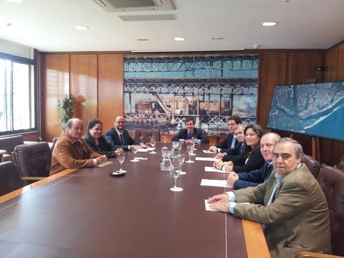 Reunión de Aeco con la presidenta del puerto de Huelva, Manuela de Paz.