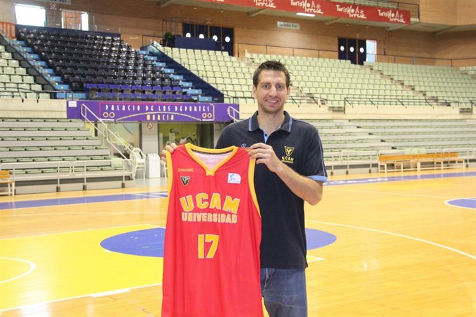 El nuevo jugador del UCAM Murcia Sergio Sánchez