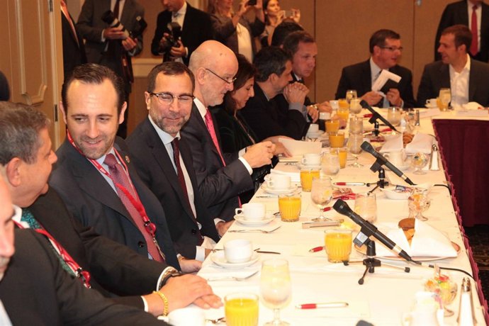 Bauzá y los Príncipes se reúnen con empresarios