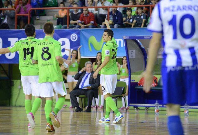 Ortiz, del Inter Movistar, celebra su triplete ante Montesinos