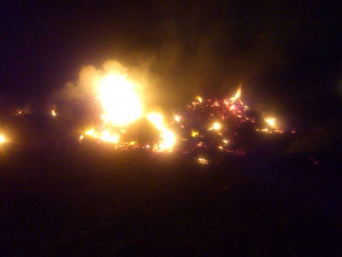 Servicios de emergencia intervienen en el control de una quema de matorral 