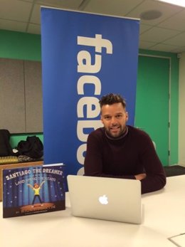 Ricky Martin en las oficinas de Facebook