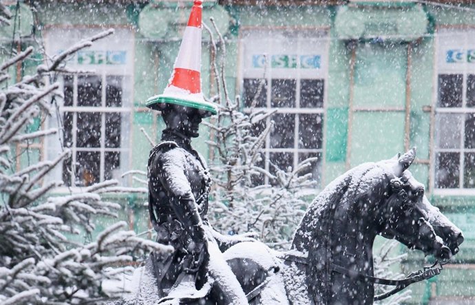 La estatua del Duque de Wellington no se quita el cono de la cabeza