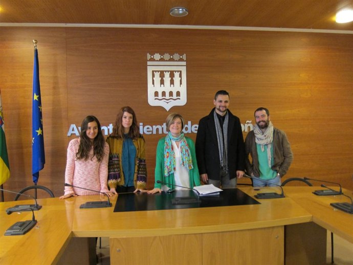 Paloma Corres con los premiados de 'Proyecta 2013-2014'