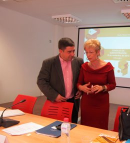 La consejera andaluza de Agricultura, Elena Víboras, junto a Francisco Reyes.