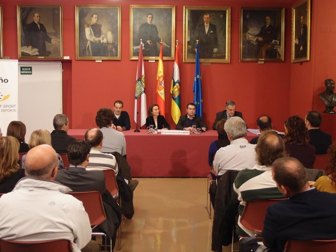 Cuca Gamarra con representantes deportivos y sociales    