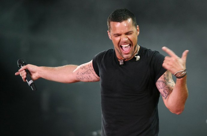 El Cantante Puertorriqueño Ricky Martín Durante Un Concierto