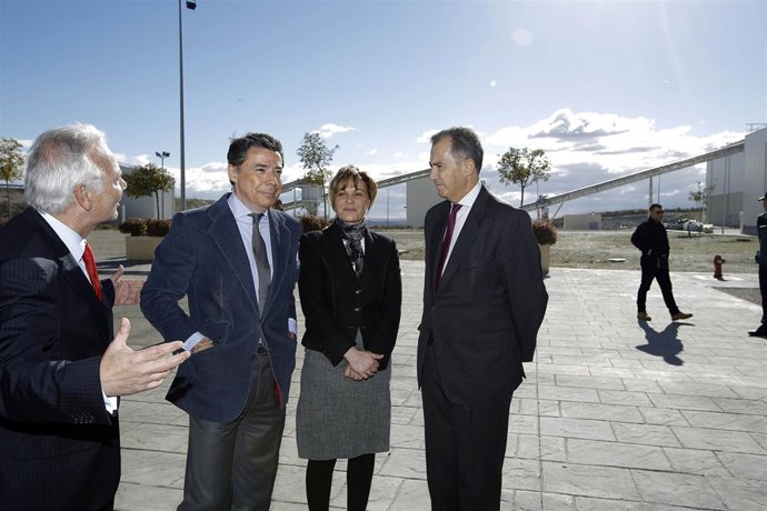 González y Ossorio en su visita a Saint Gobain