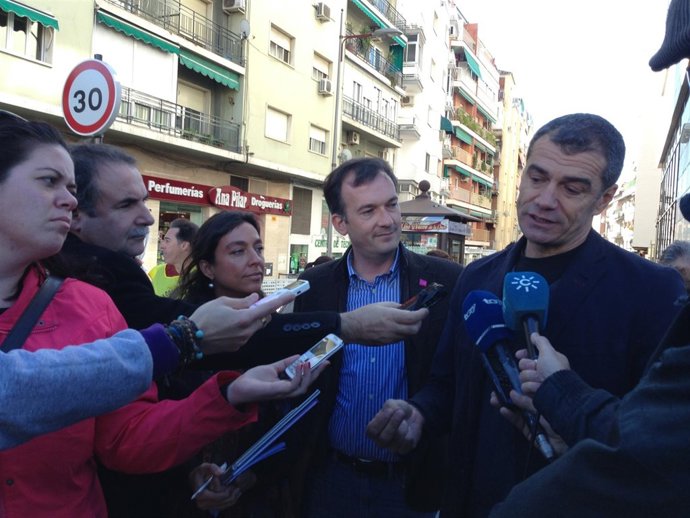 Toni Cantó, con Martín de la Herrán, y Mayte Olalla, de UPyD
