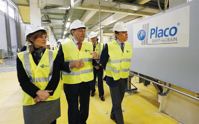 González visitó hoy la fábrica de placa de yeso laminado de Saint Gobain Placo