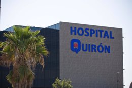 Fachada Principal Del Hospital Quirón De Málaga
