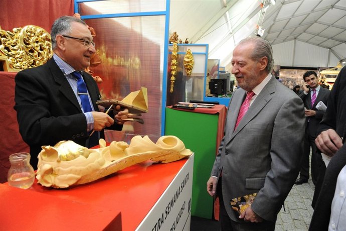 Villalobos inaugura la feria de Semana Santa y Turismo Religioso