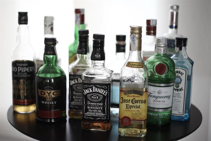 Recursos de alcohol, botellas, bebida 