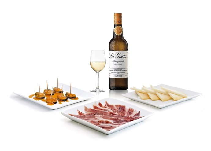 Algunos de los productos del 'kit de picoteo' de Manzanilla La Guita.