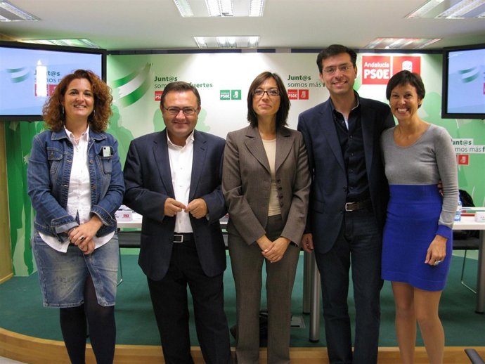 Heredia y miembros de la Comisión Ejecutiva Provincial