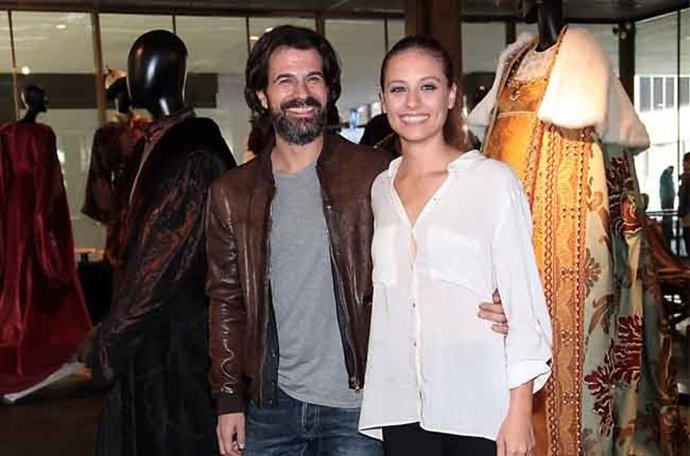 Rodolfo Sancho y Michelle Jenner exposicion Isabel