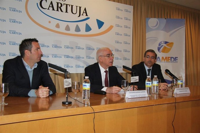 El consejero durante su intervención